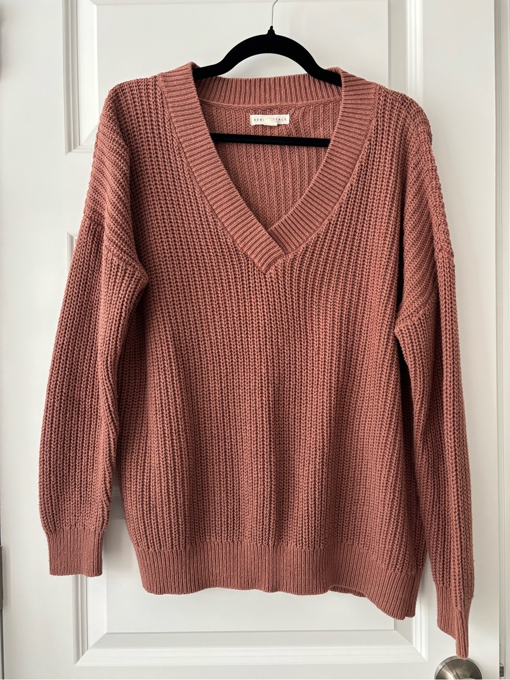 Aeropostale Cable Knit V-Neck Sweater in Dusty Rose Size M